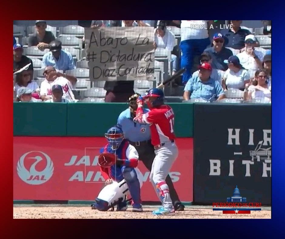 Cartel crítico contra Díaz-Canel aparece en partido Cuba–Panamá del World Baseball Classic 2026