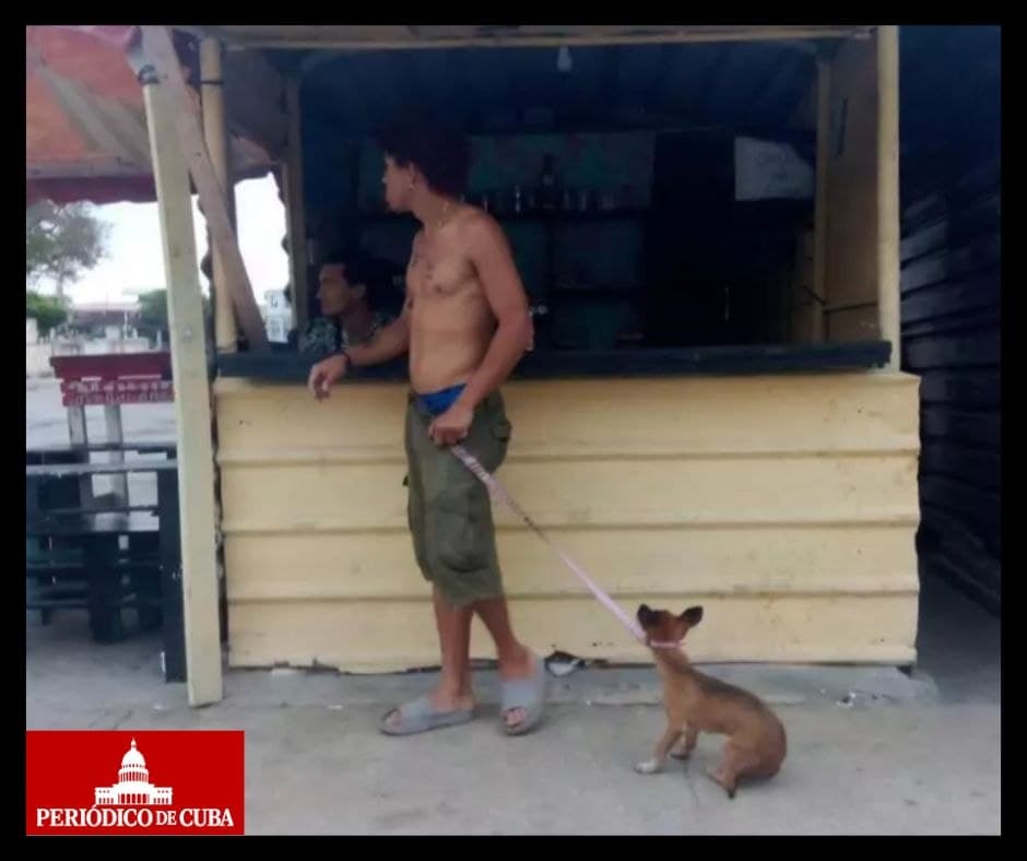 Gente sin recursos pide comida en la terminal de Matanzas