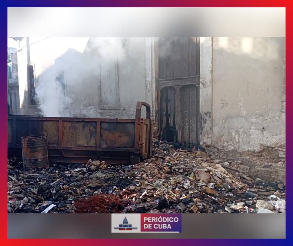 Desconocidos queman puerta de iglesia en Centro Habana y Padres Escolapios denuncian inacción del Estado