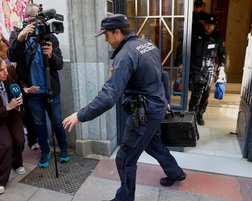 Hallan miles de euros ocultos en investigación vinculada al entorno de Zapatero