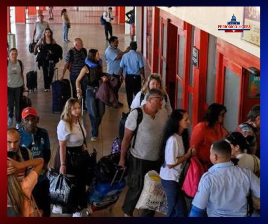 Turistas abandonan Cuba ante apagones y cierre de hoteles