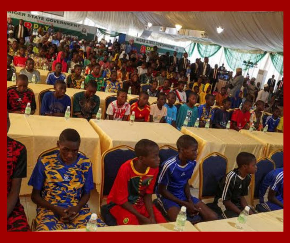 Nigeria libera a 130 estudiantes y 12 profesores en Sokoto tras un mes de cautiverio