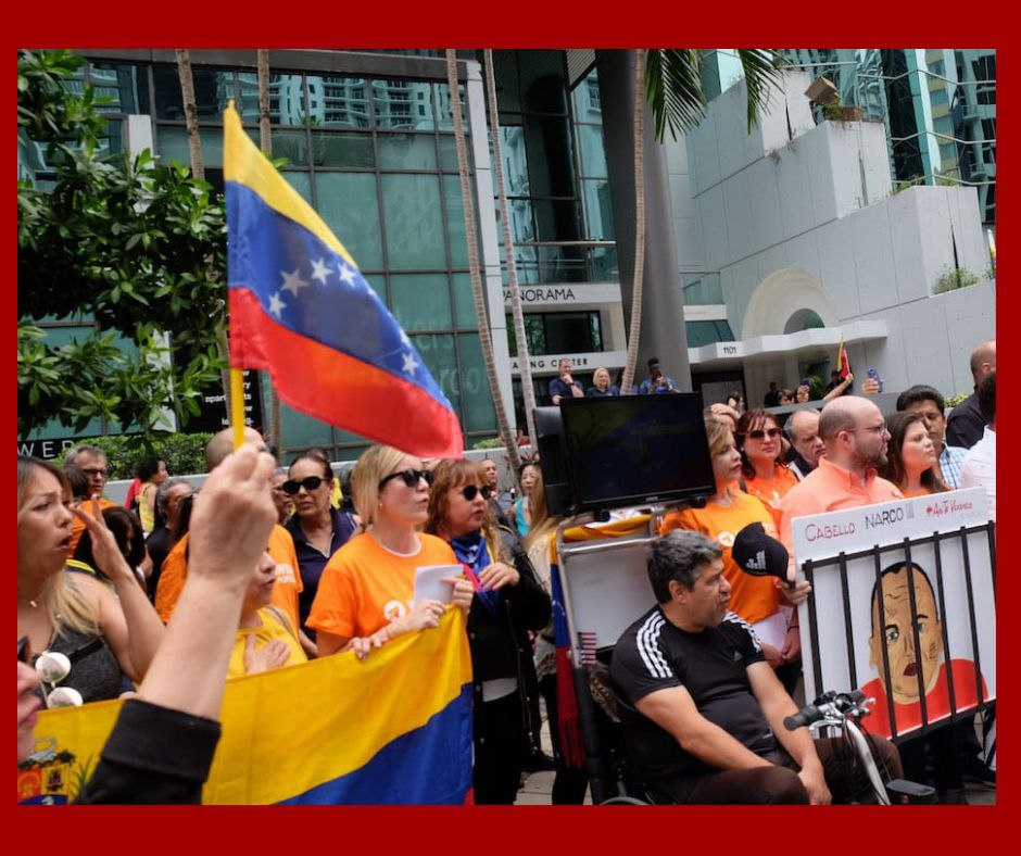 Exiliados venezolanos en Florida vitorean a militares de EE.UU. en medio de tensión con Maduro