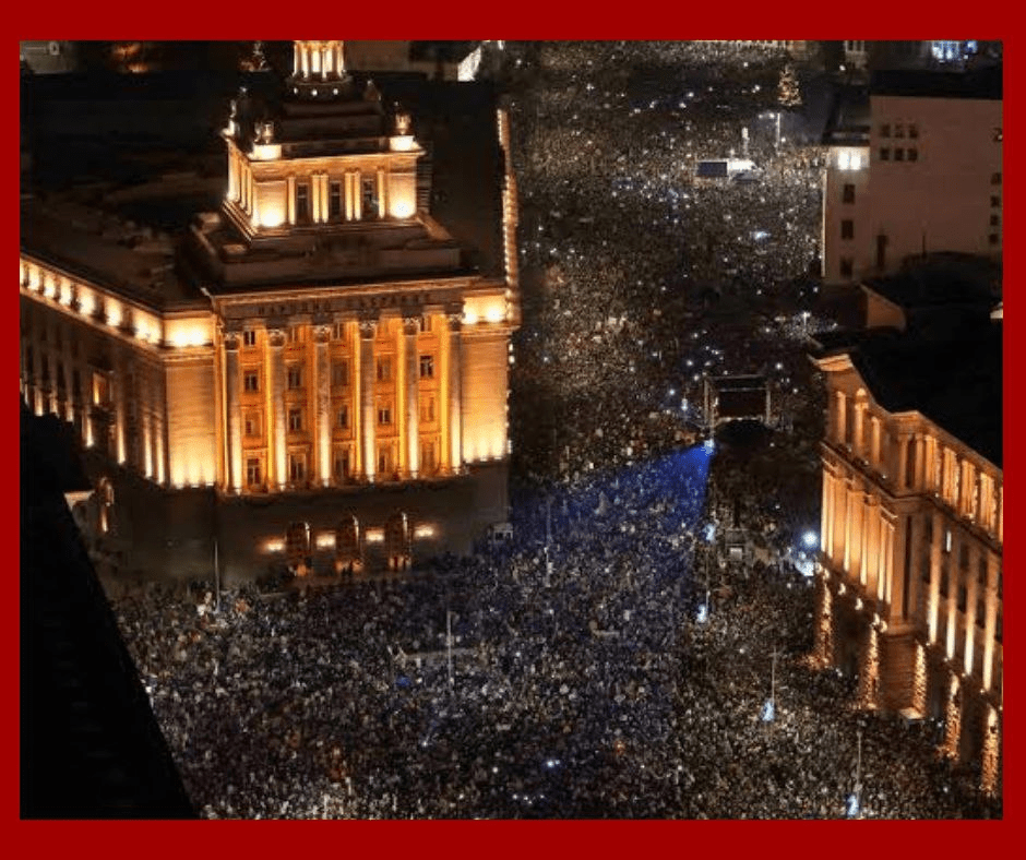 Rosen Zhelyazkov anuncia dimisión del gobierno tripartito en Bulgaria tras protestas masivas