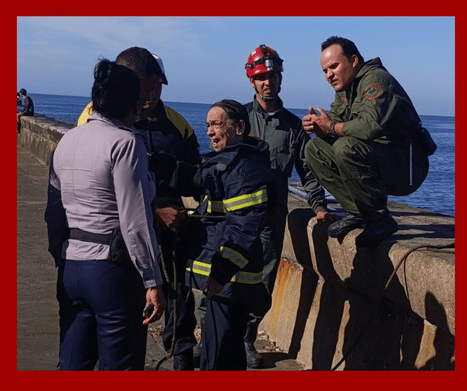 Mujer salvada en el Malecón de La Habana gracias a rápida acción de rescatistas